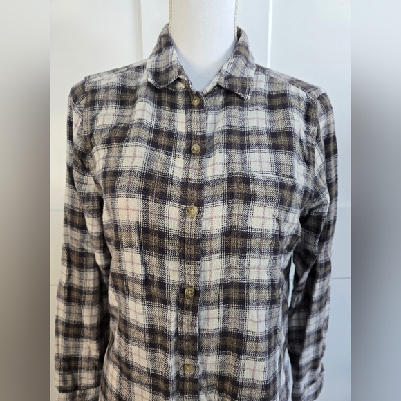 American Eagle Amazingly Sodt Plaid Button-Up Shirt - Picture 8 of 11